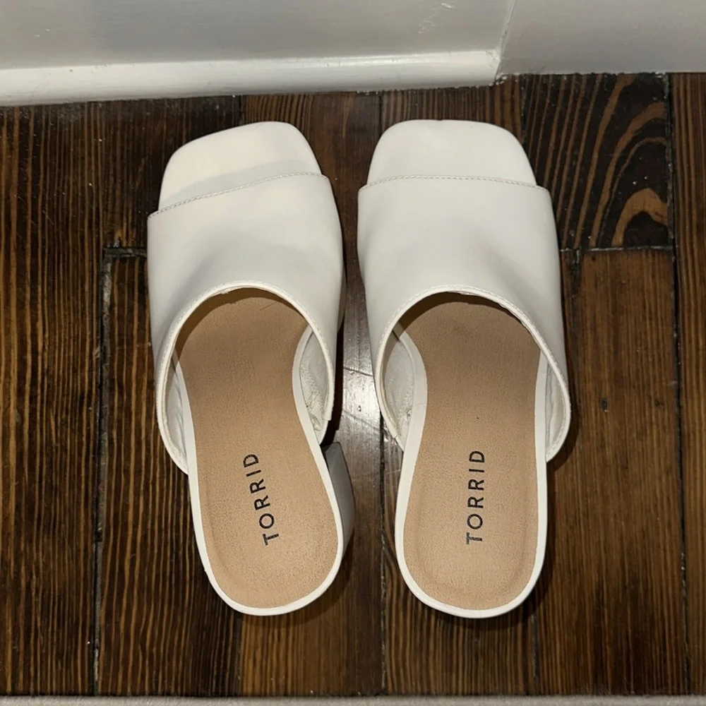 torrid White Platform Mule Heels - Picture 4 of 5